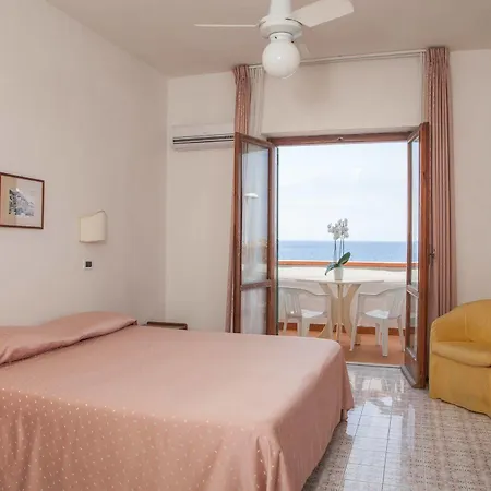 Santa Lucia Hotel 3*