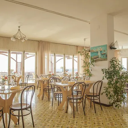 Hotel Santa Lucia 3*